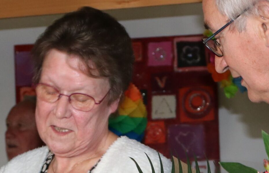 Tineke Hoffman ontvangt Johan de Witt-speld bij afscheid van WSV Stadspolders