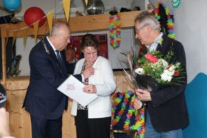 Tineke Hoffman ontvangt Johan de Witt-speld bij afscheid van WSV